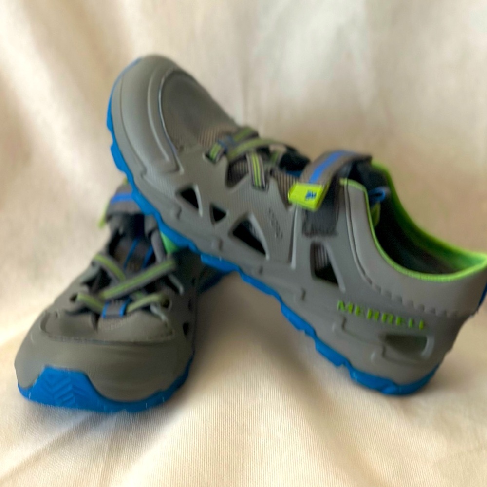 Merrell kids sz 5W water shoes
